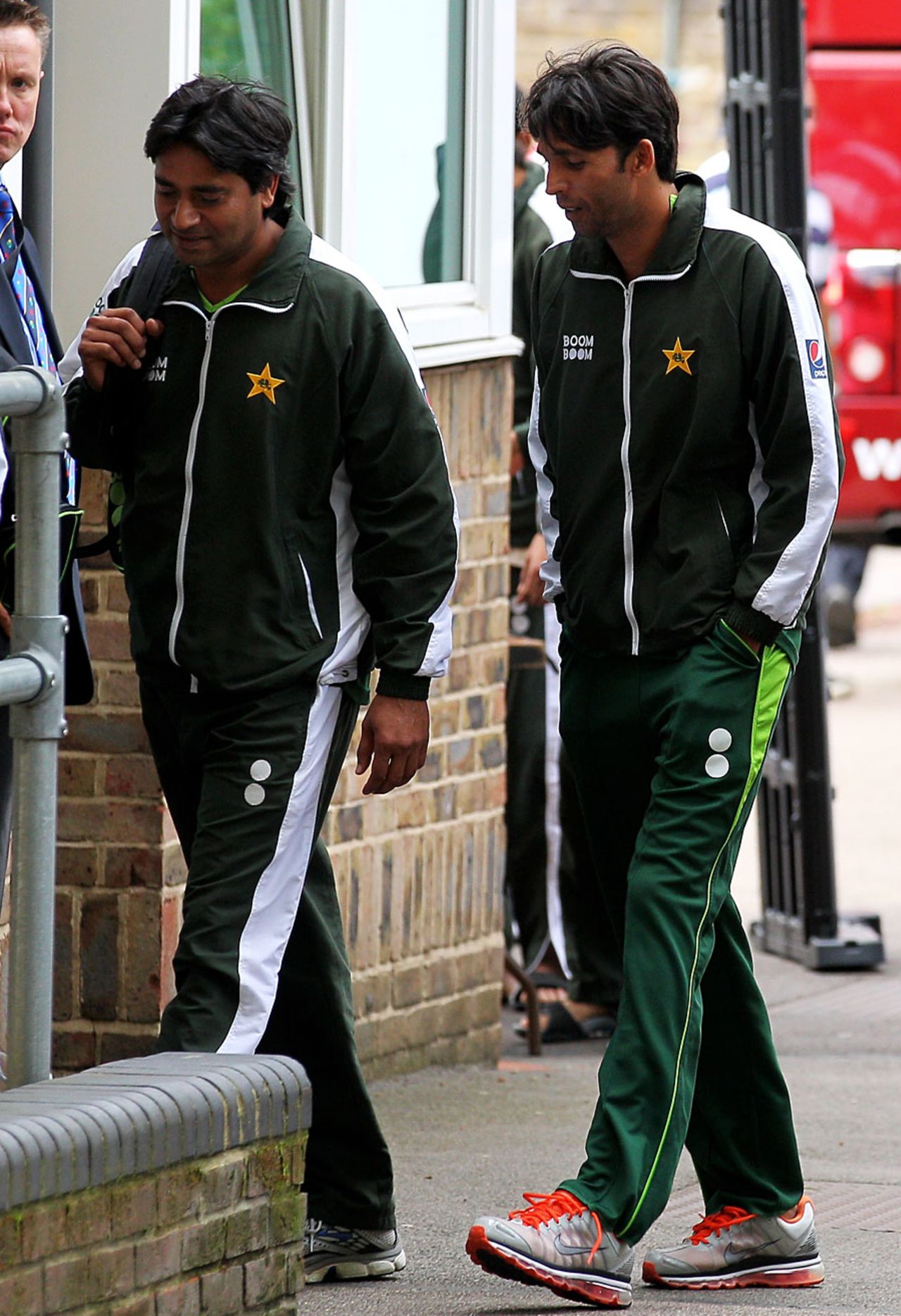 Mohammad Asif arrived for play on the fourth day with news the Test will go ahead despite the allegations of spot-fixing, England v Pakistan, 4th Test, Lord's, August 29, 2010