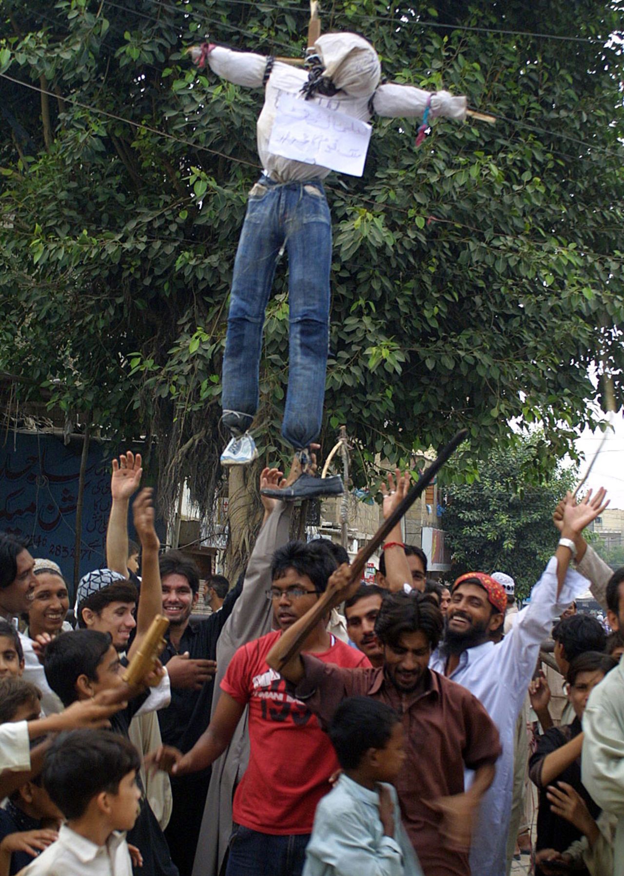 Angry Pakistan fans hang a player's effigy from a tree, Karachi, August 30 2010
