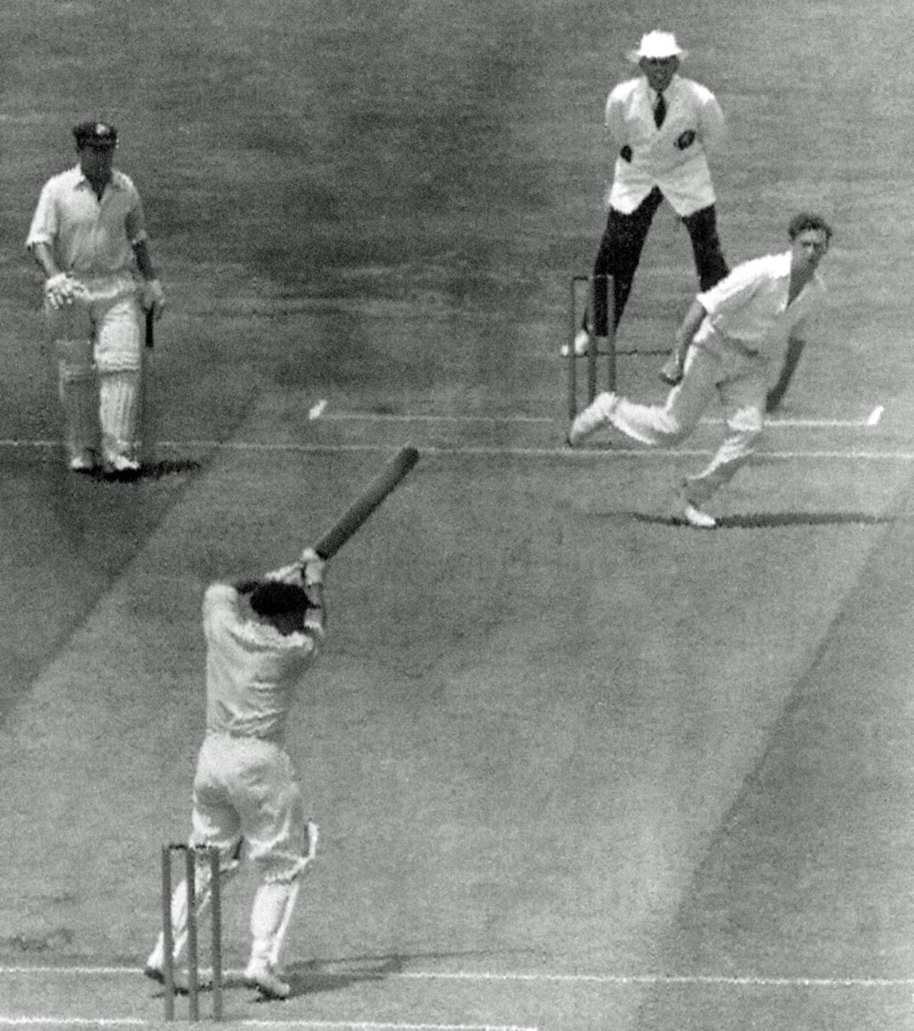Les Favell cuts a ball Brian Statham as his team-mate Arthur Morris looks on, Australia v England, 3rd Test, MCG, 2nd day, January 1, 1955