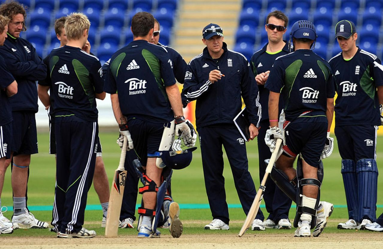 Andy Flower talks to his players ahead of Sunday's Twenty20 match against Pakistan, Cardiff, September 3, 2010