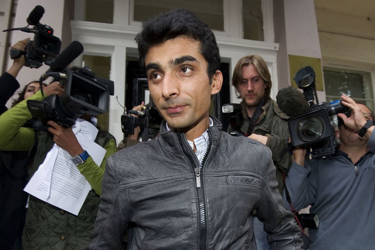 Yasir Hameed leaves the Pakistan High Commission in London, London, September 5, 2010