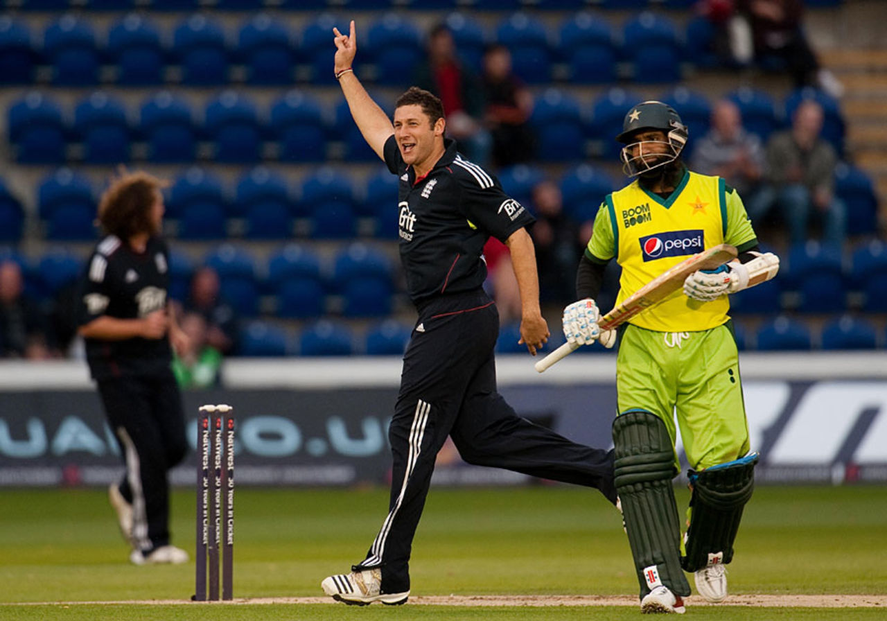 Tim Bresnan celebrates after dismissing Mohammad Yousuf, England v Pakistan, 2nd T20I, Cardiff, September 7, 2010
