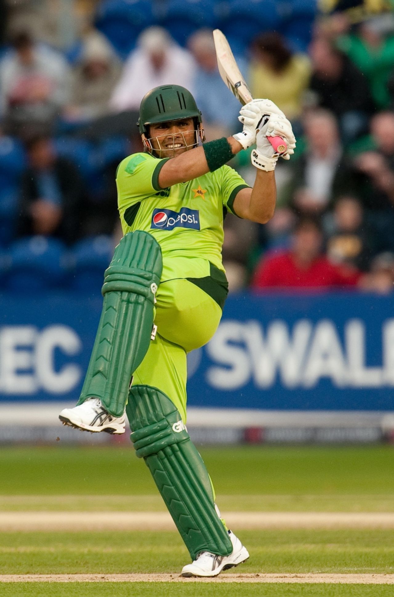 Kamran Akmal started aggressively but couldn't push on once again, England v Pakistan, 2nd T20I, Cardiff, September 7, 2010