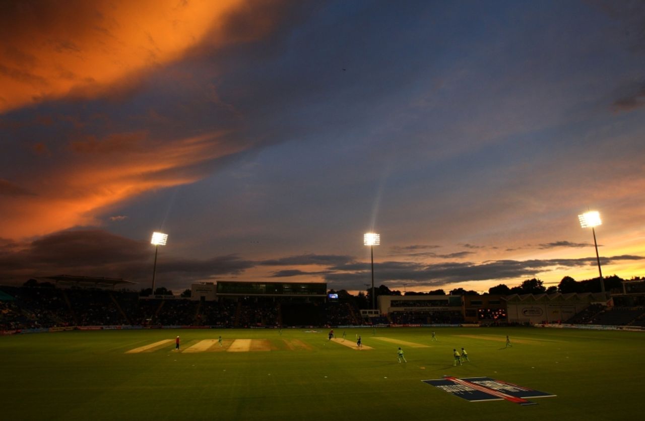 The ground was bathed in a warm glow as the sun set in Cardiff, England v Pakistan, 2nd T20I, Cardiff, September 7, 2010