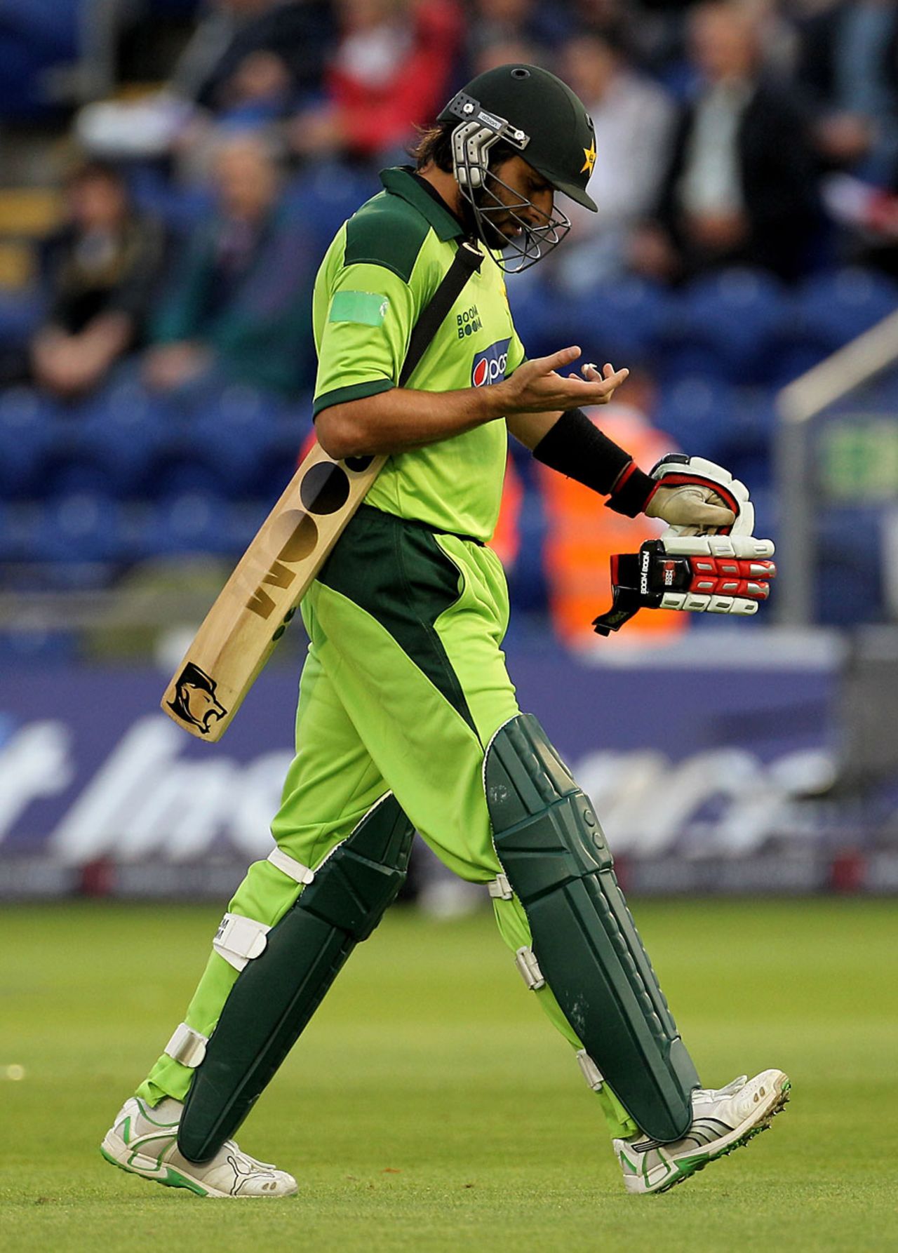 Shahid Afridi could do nothing to halt the slide as Pakistan's batsmen crumbled, England v Pakistan, 2nd T20I, Cardiff, September 7, 2010