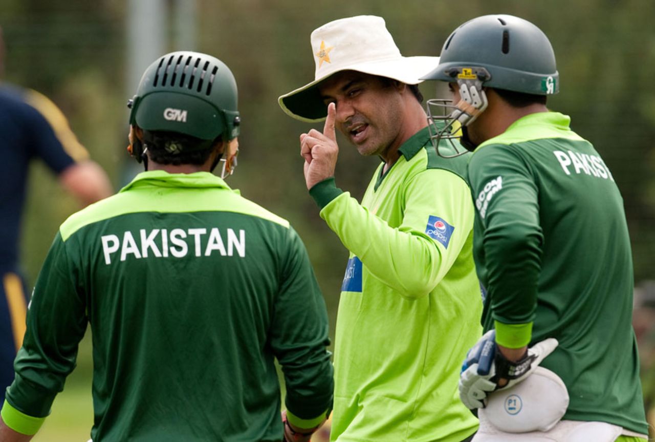 Pakistan coach Waqar Younis addresses the players during practice at Chester-le-Street, September 9 2010 