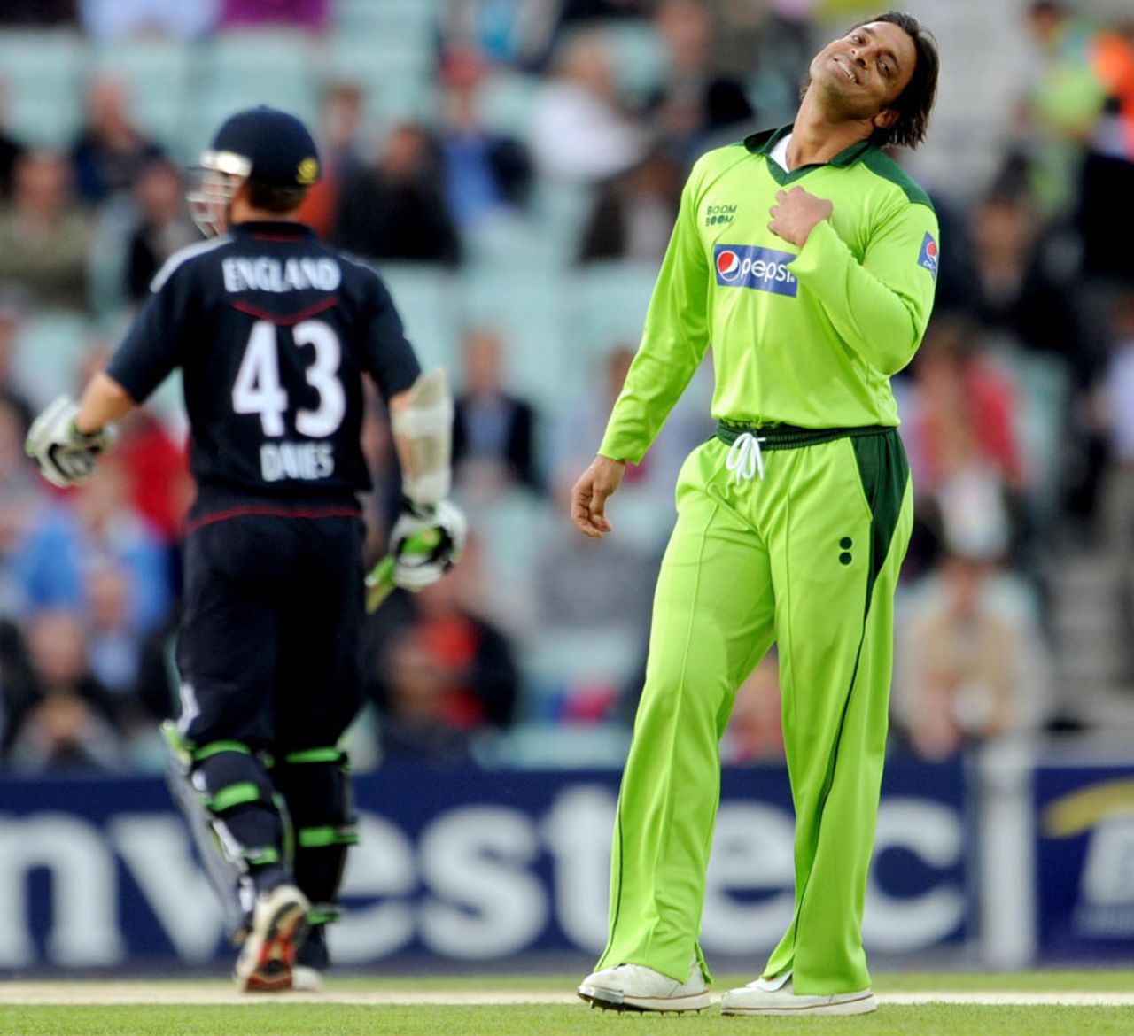 There was no luck for Shoaib Akhtar as England's openers started brightly again, England v Pakistan, 3rd ODI, The Oval, September 17 2010