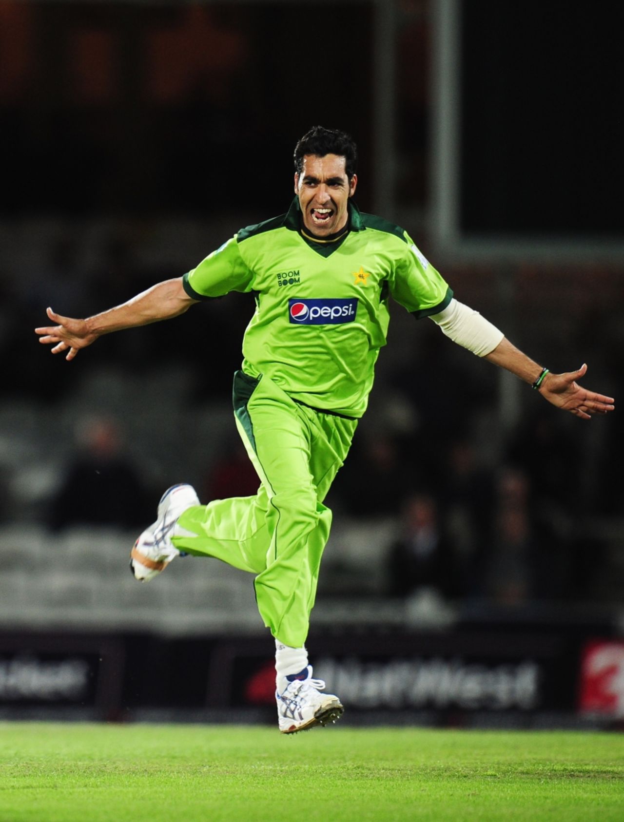 Umar Gul took Pakistan to the brink of victory with 6 for 42 at The Oval, England v Pakistan, 3rd ODI, The Oval, September 17 2010
