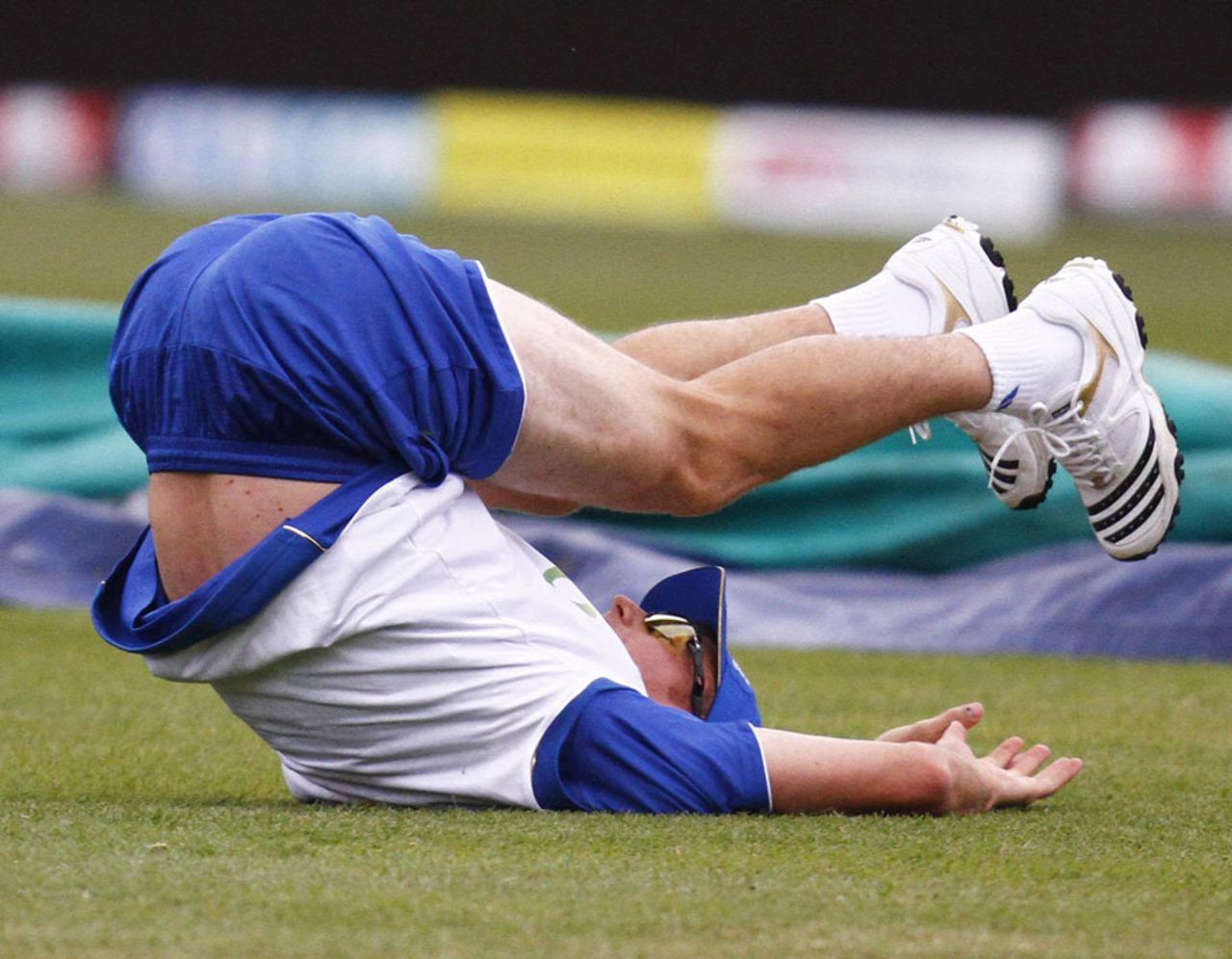 Ryan McLaren warms up, Durban, September 16, 2010