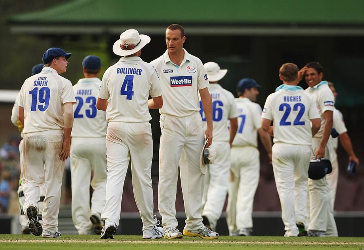 Stuart Clark and his team-mates gather after a wicket, New South Wales v Tasmania, Sheffield Shield, Sydney, 3rd day, November 19, 2009