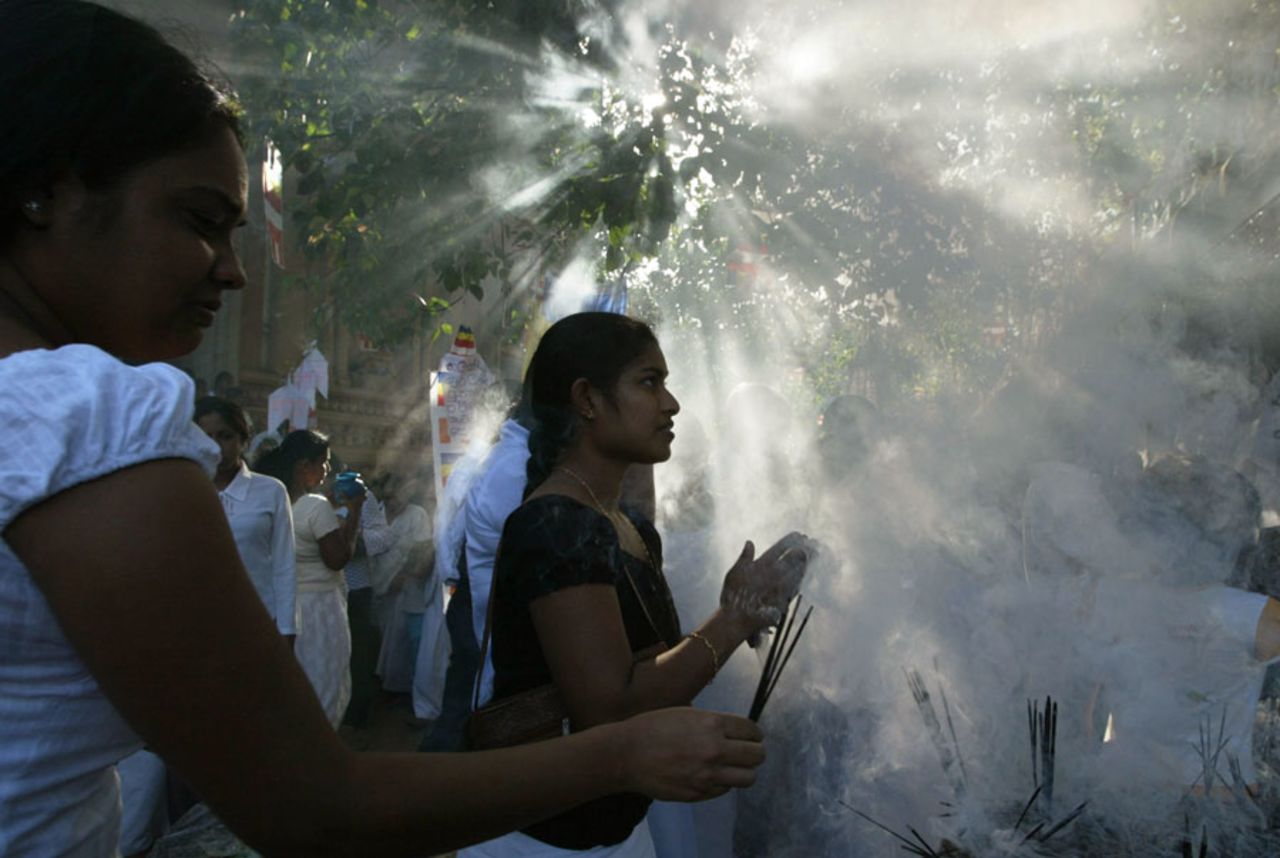Locals pray at a temple in Kelaniya a suburb of Colombo, May 12, 2006
