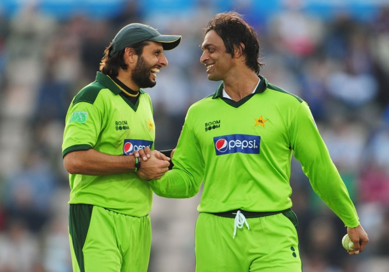 Shoaib Akhtar and Shahid Afridi share a lighter moment during the first innings at the Rose Bowl, England v Pakistan, 5th ODI, Rose Bowl, September 22, 2010