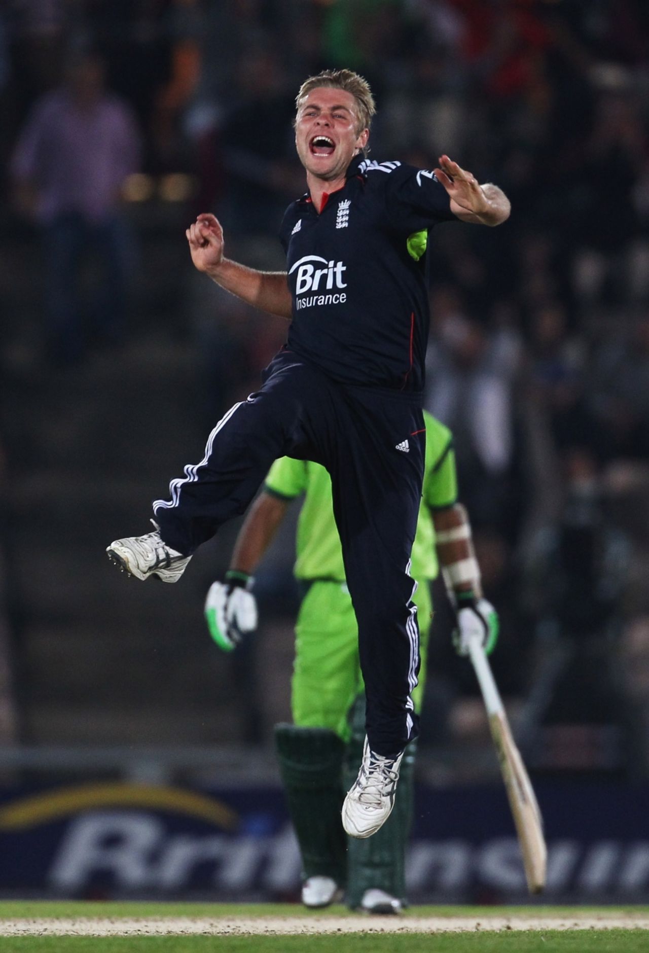 An ecstatic Luke Wright trapped Kamran Akmal lbw for 41, England v Pakistan, 5th ODI, Rose Bowl, September 22, 2010