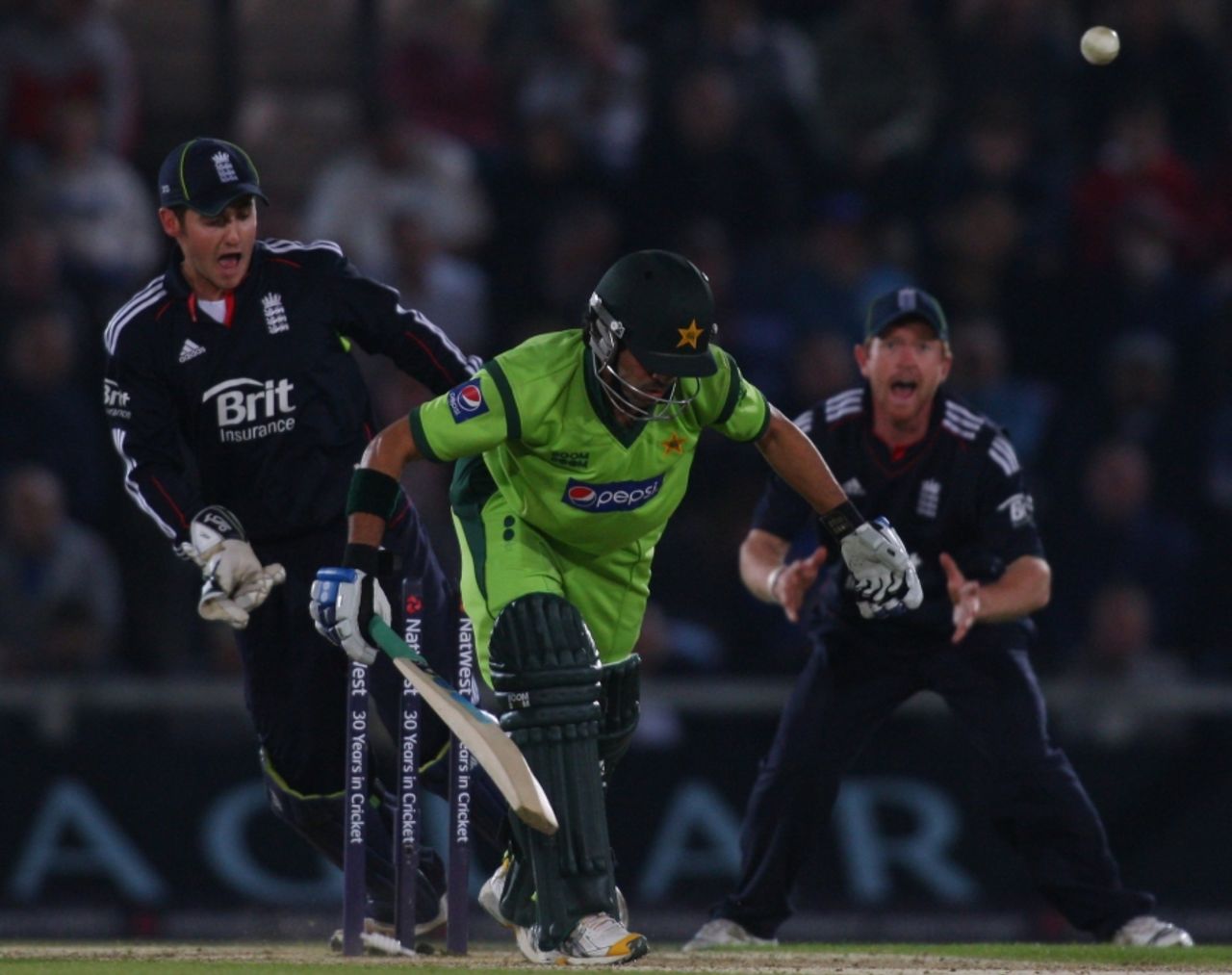Fawad Alam was completely undone by drift and spin in Graeme Swann's first over, England v Pakistan, 5th ODI, Rose Bowl, September 22, 2010