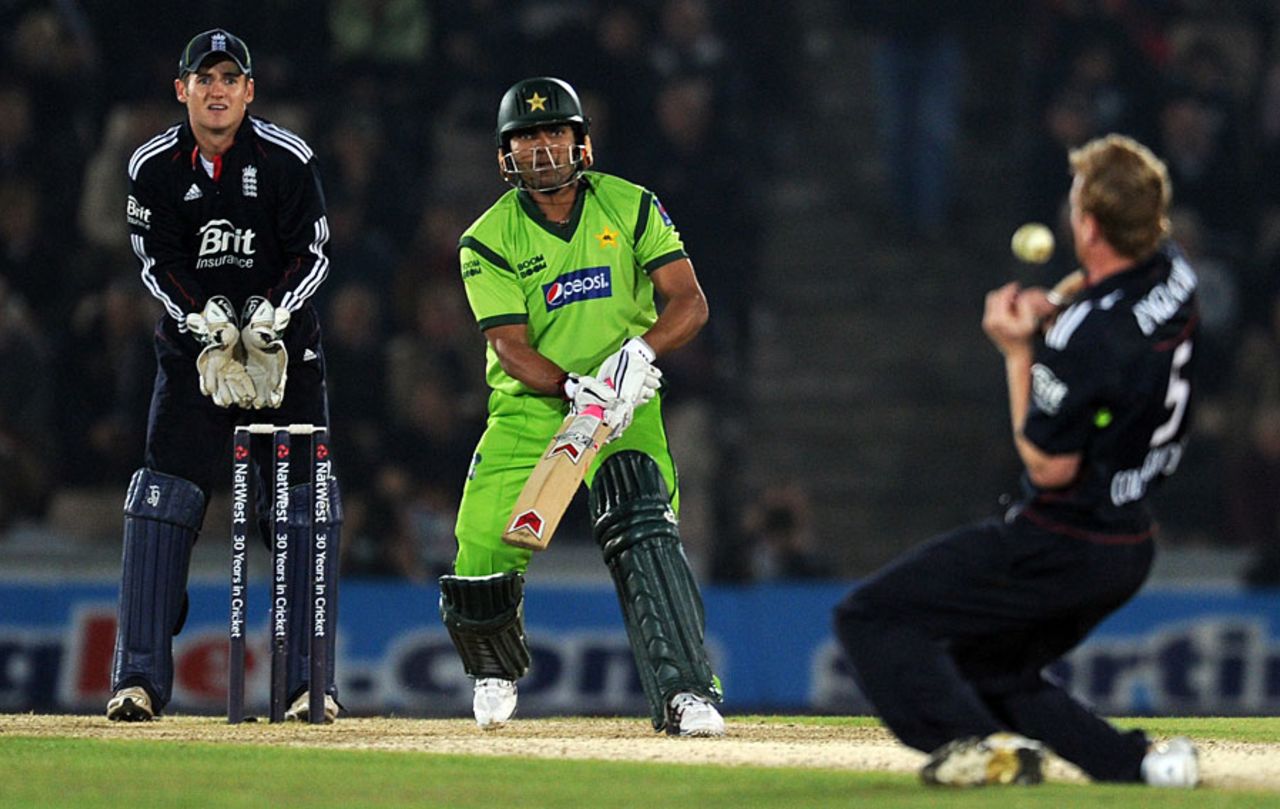 Paul Collingwood showed good reflexes to hold a return catch, England v Pakistan, 5th ODI, Rose Bowl, September 22, 2010