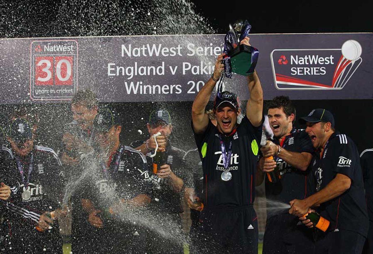 Andrew Strauss leads England's series-victory celebrations, England v Pakistan, 5th ODI, Rose Bowl, September 22, 2010