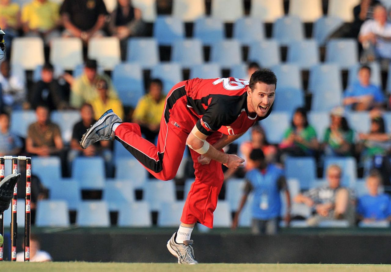 Shaun Tait in full flow, Warriors v South Australia, Champions League Twenty20, Centurion, September 25, 2010