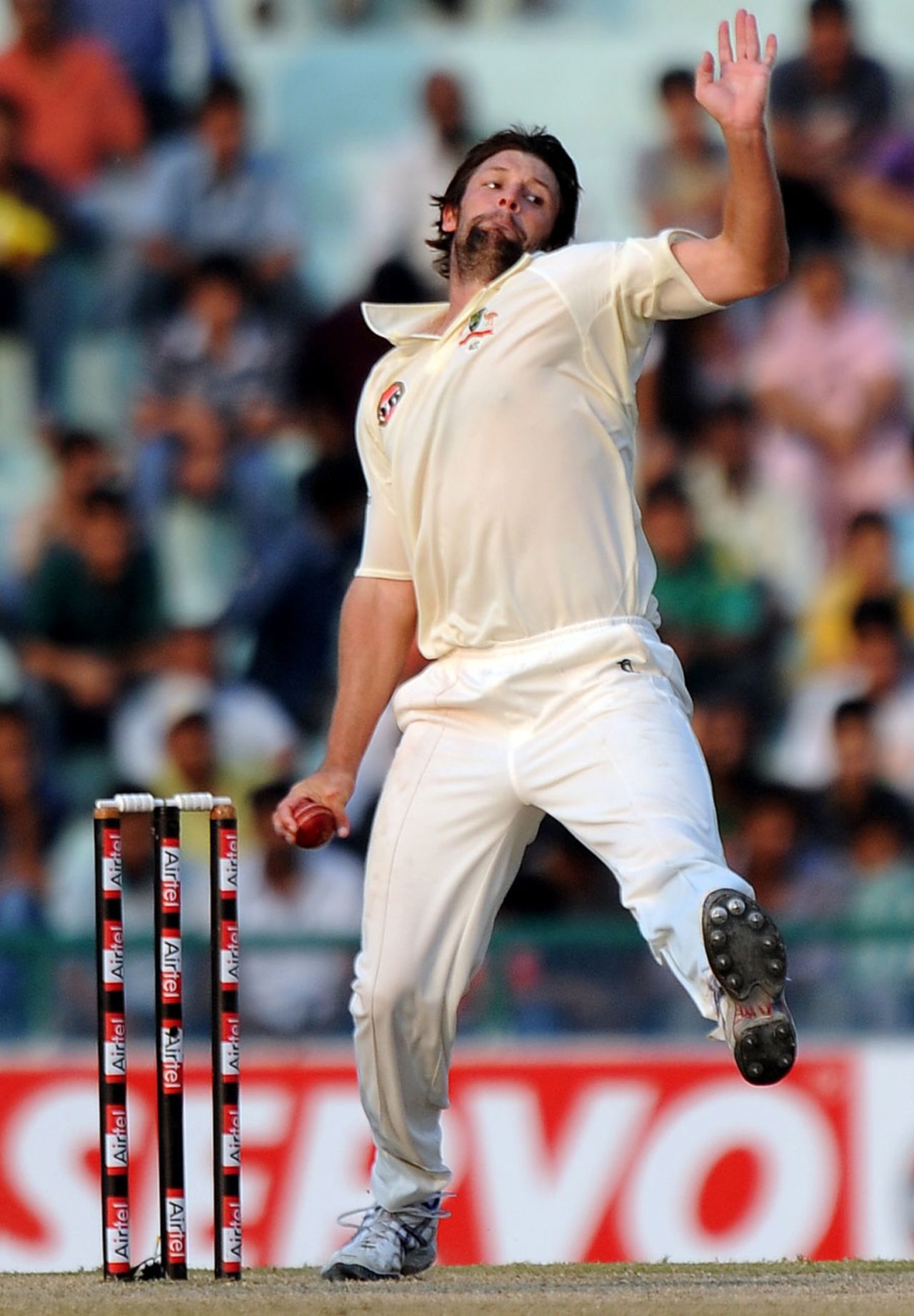 Ben Hilfenhaus gets ready to bowl a cross-seam delivery, India v Australia, 1st Test, Mohali, 4th day, October 4, 2010