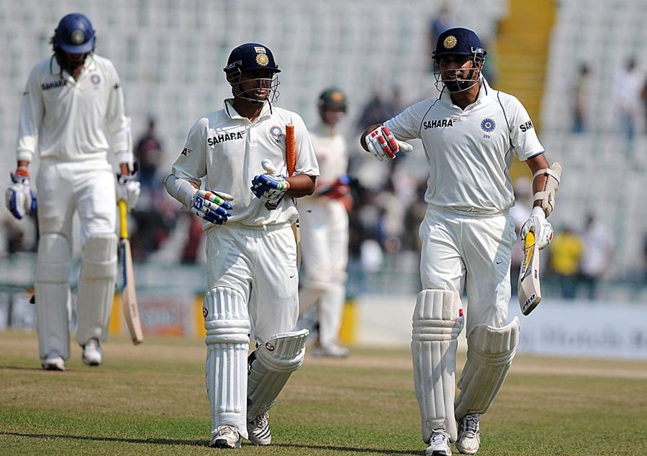 Ishant Sharma, Suresh Raina and VVS Laxman head back to the pavilion, 1st Test, Mohali, India v Australia, 5th day, October 5, 2010