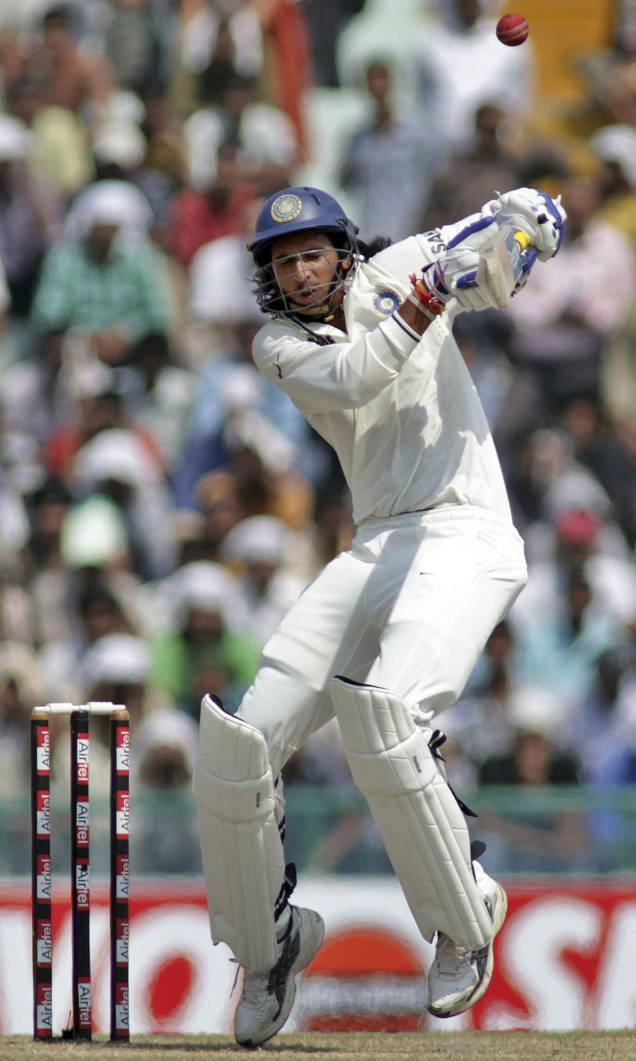 Ishant Sharma fends uncomfortably against a short ball, 1st Test, Mohali, India v Australia, 5th day, October 5, 2010