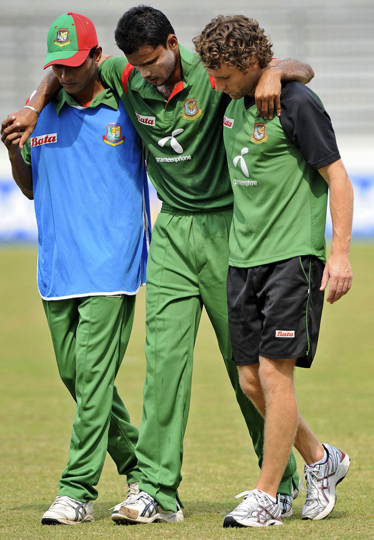 Mashrafe Mortaza was helped off the field after he injured himself during New Zealand's innings, Bangladesh v New Zealand, 1st ODI, Mirpur, October 5, 2010