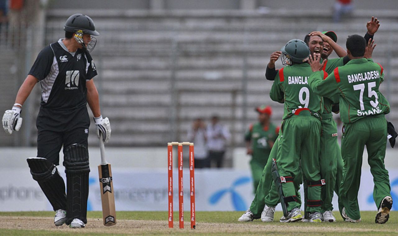 The Bangladesh fielders celebrate the dismissal of Ross Taylor, Bangladesh v New Zealand, 1st ODI, Mirpur, October 5, 2010