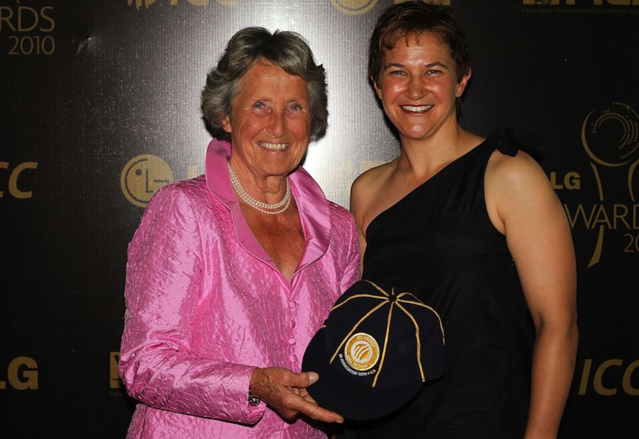 Rachel Heyhoe-Flint and Shelly Nitschke at the ICC Awards, Bangalore, October 6, 2010