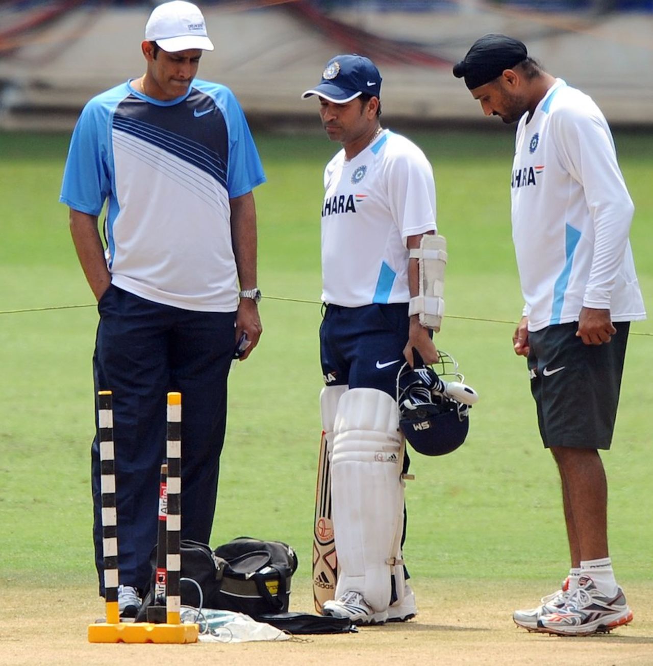 Anil Kumble talks with Sachin Tendulkar and Harbhajan Singh, India v Australia, 2nd Test, Bangalore, October 8, 2010