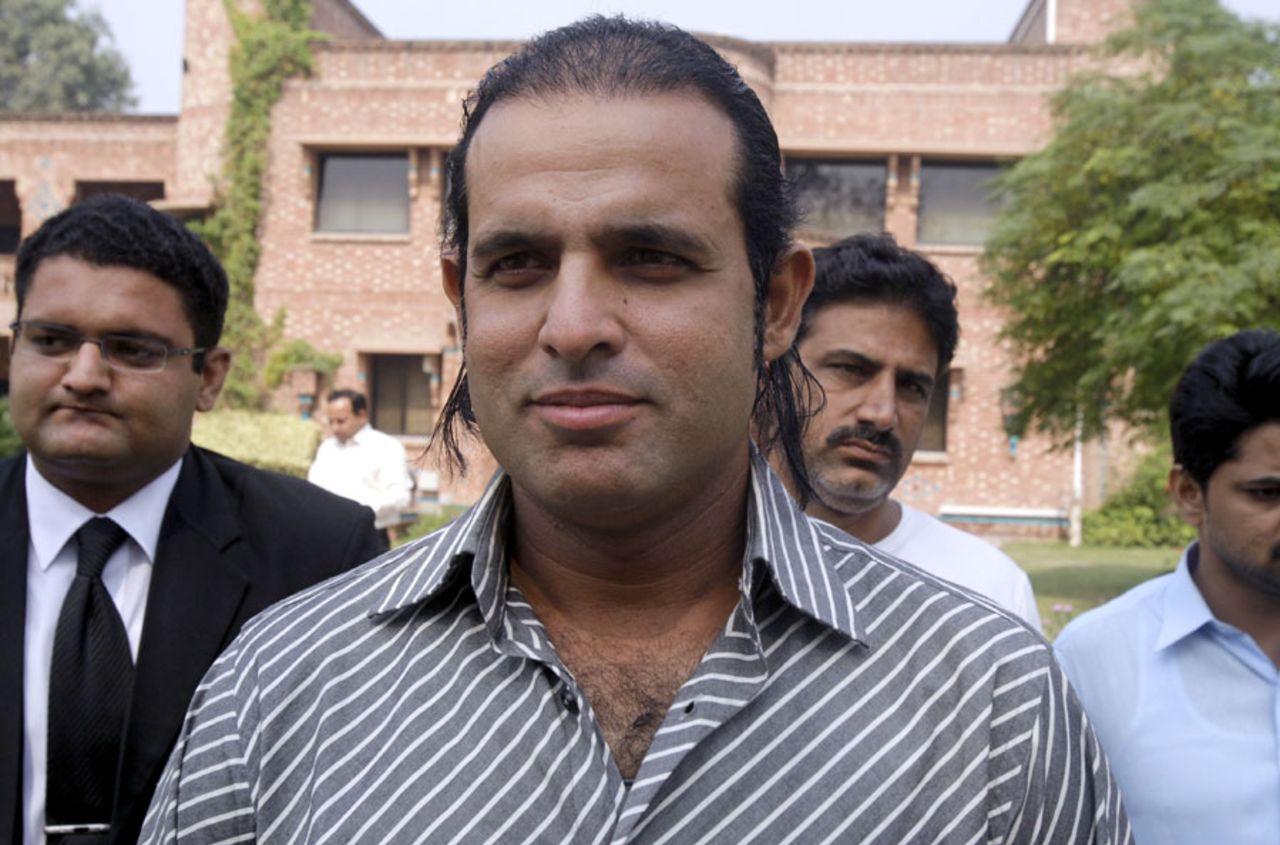 Rana Naved-ul-Hasan meets the press after the PCB overturned his ban, Lahore, October 9, 2010