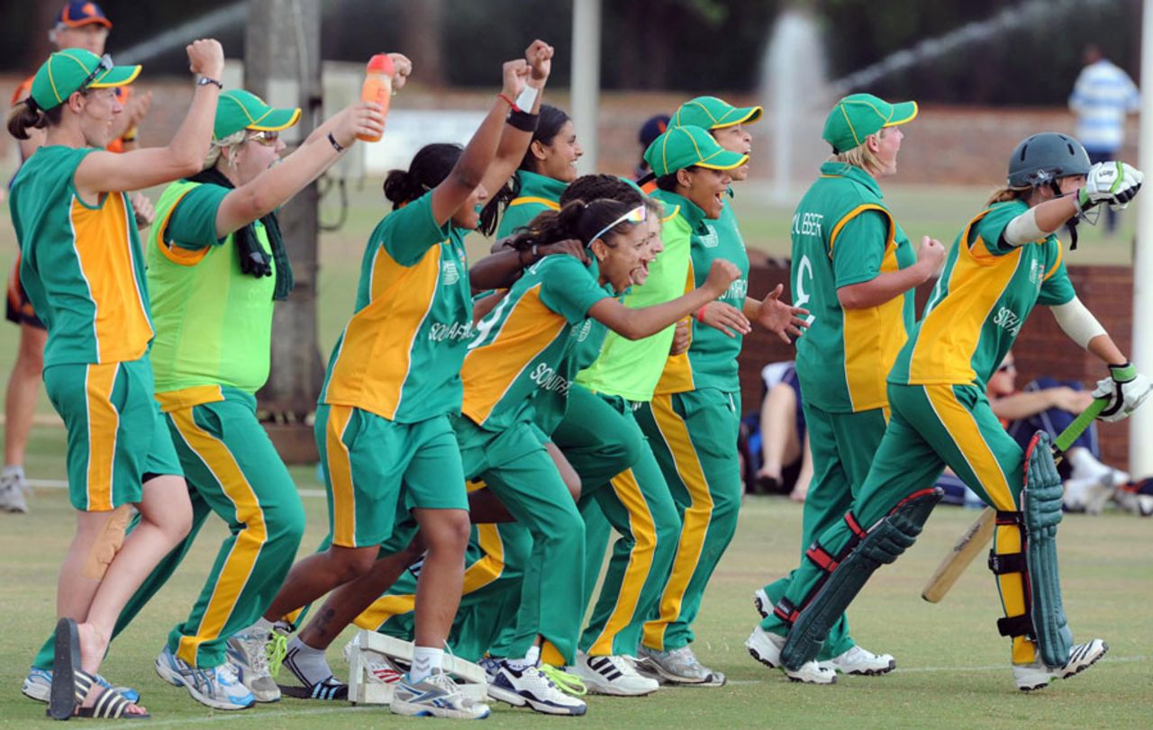 South Africa's players celebrate their victory, South Africa Women v West Indies Women, ICC Women's Cricket Challenge, Potchefstroom, October 10, 2010