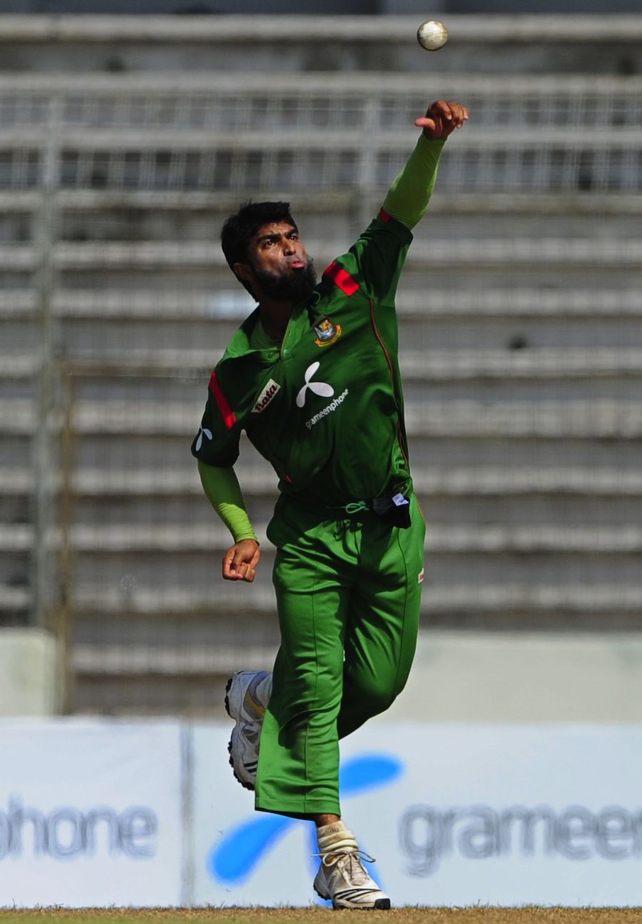 Suhrawadi Shuvo delivers the ball, Bangladesh v New Zealand, 3rd ODI, Mirpur, October 11, 2010