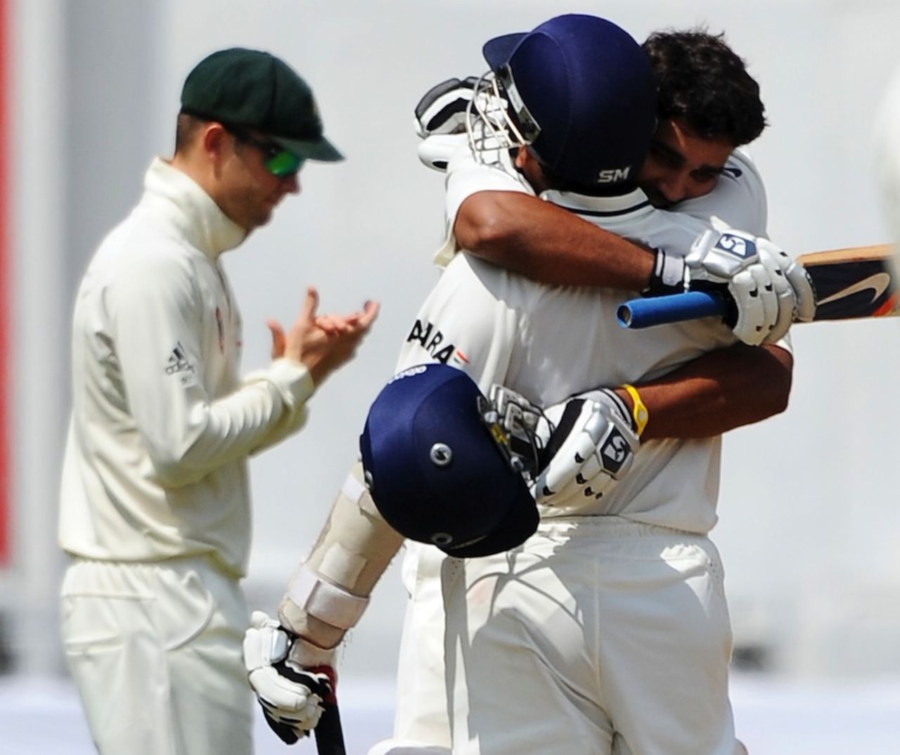 M Vijay hugs Sachin Tendulkar, India v Australia, 2nd Test, Bangalore, 3rd day, October 11, 2010