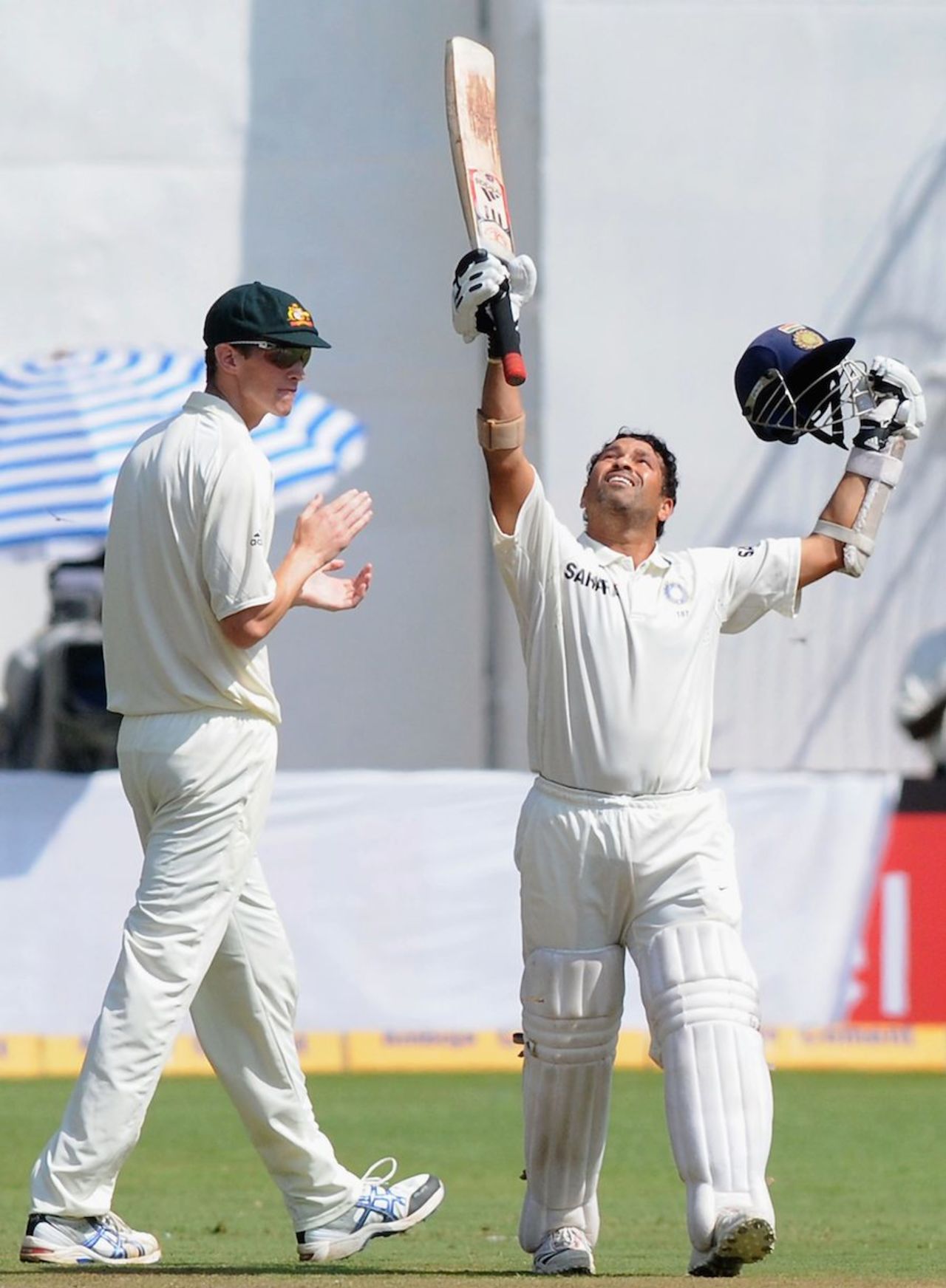 Peter George applauds Sachin Tendulkar's double-hundred, India v Australia, 2nd Test, Bangalore, 4th day, October 12, 2010