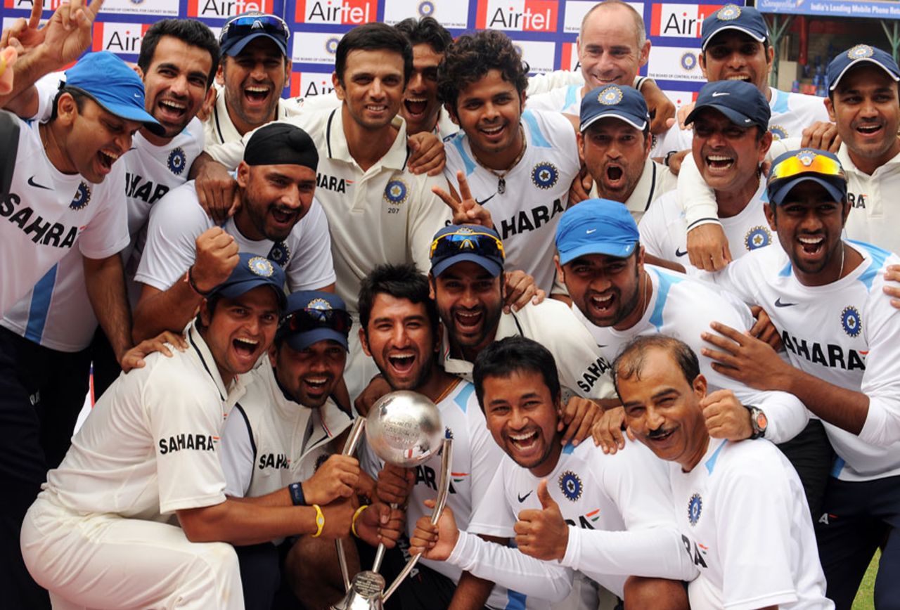 The Indian team celebrates after winning the series, India v Australia, 2nd Test, Bangalore, 5th day, October 13, 2010