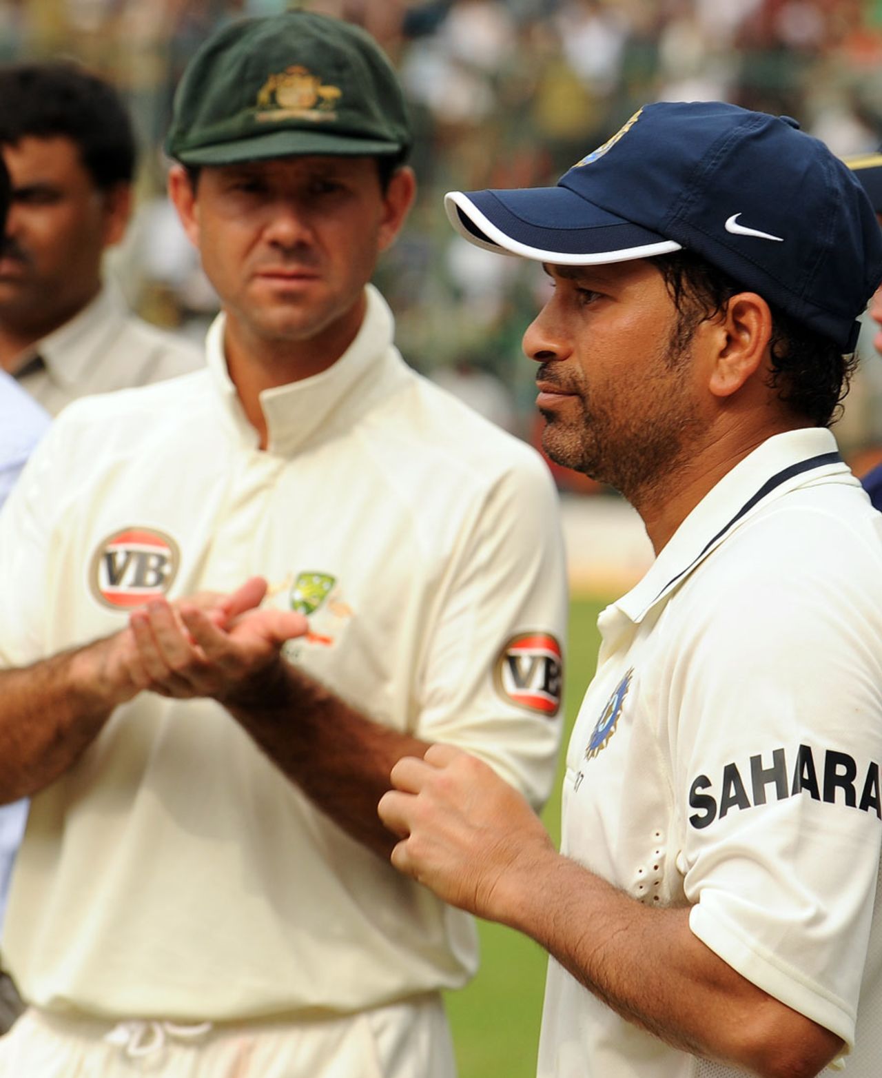 Ricky Ponting applauds as Sachin Tendulkar is adjudged Man of the Match, India v Australia, 2nd Test, Bangalore, 5th day, October 13, 2010