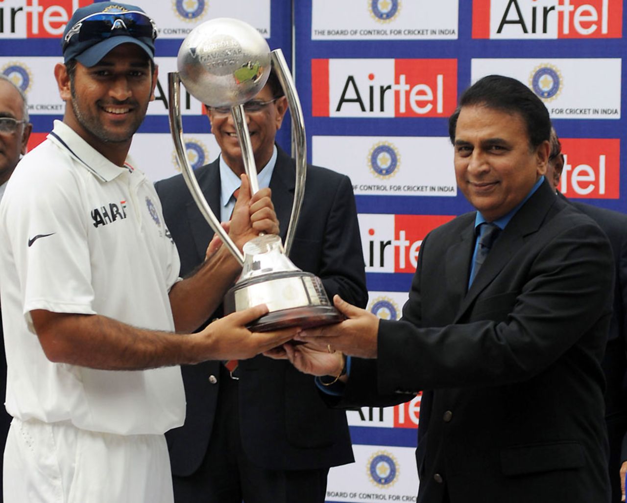 MS Dhoni receives the Border-Gavasakar Trophy from Sunil Gavaskar, India v Australia, 2nd Test, Bangalore, 5th day, October 13, 2010