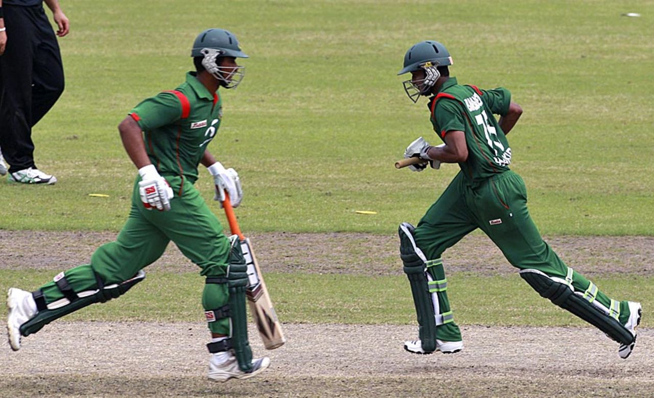 Mahmudullah and Shakib Al Hasan were involved in a 68-run stand, Bangladesh v New Zealand, 4th ODI, Mirpur, October 14, 2010