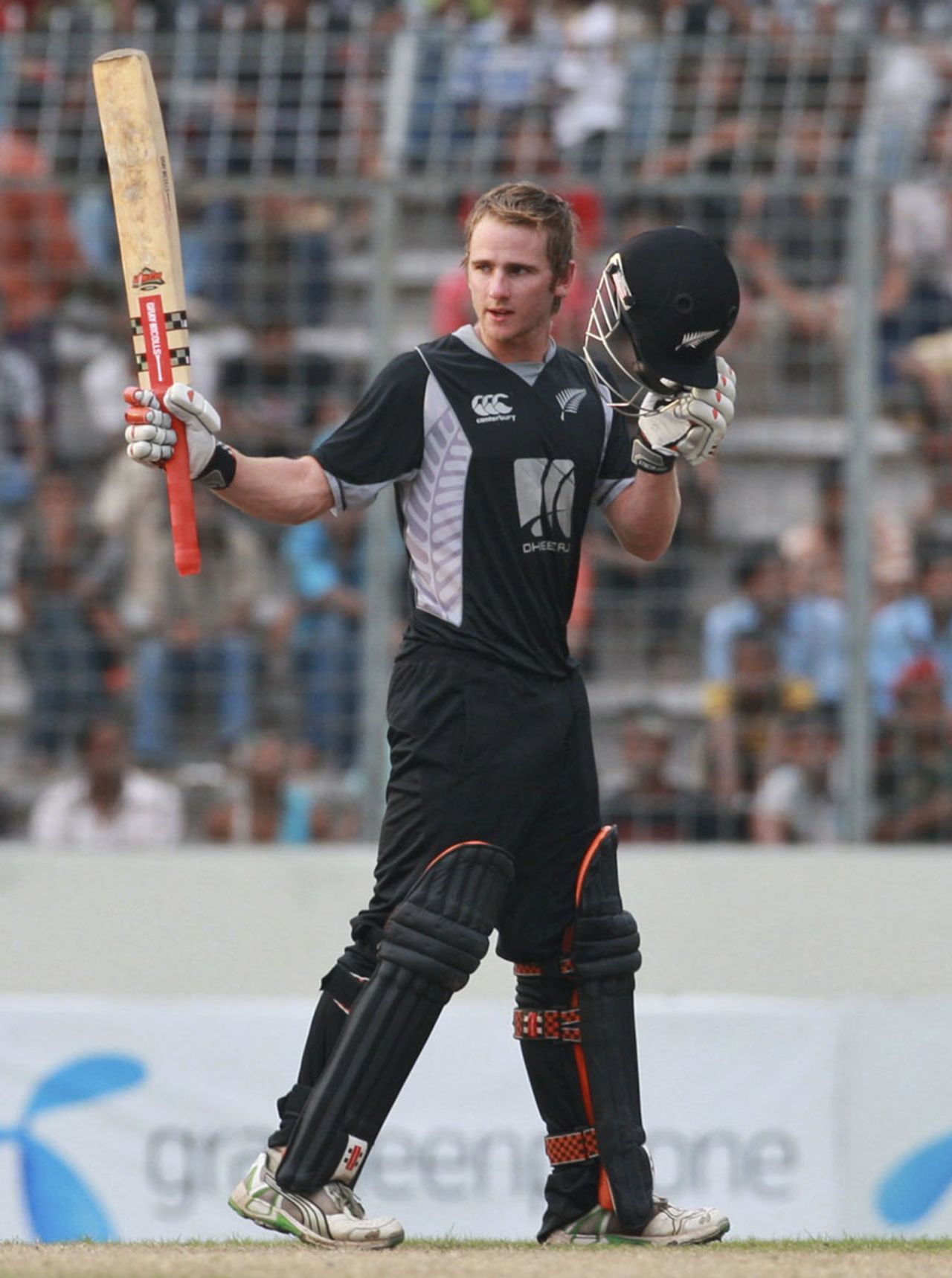 Kane Williamson acknowledges the crowd after reaching his maiden ODI hundred, Bangladesh v New Zealand, 4th ODI, Mirpur, October 14, 2010