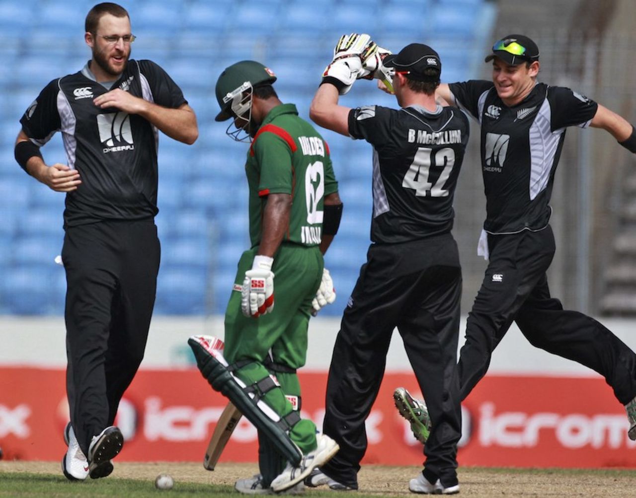 Daniel Vettori celebrates Imrul Kayes' wicket, Bangladesh v New Zealand, 5th ODI, Mirpur, October 17, 2010
