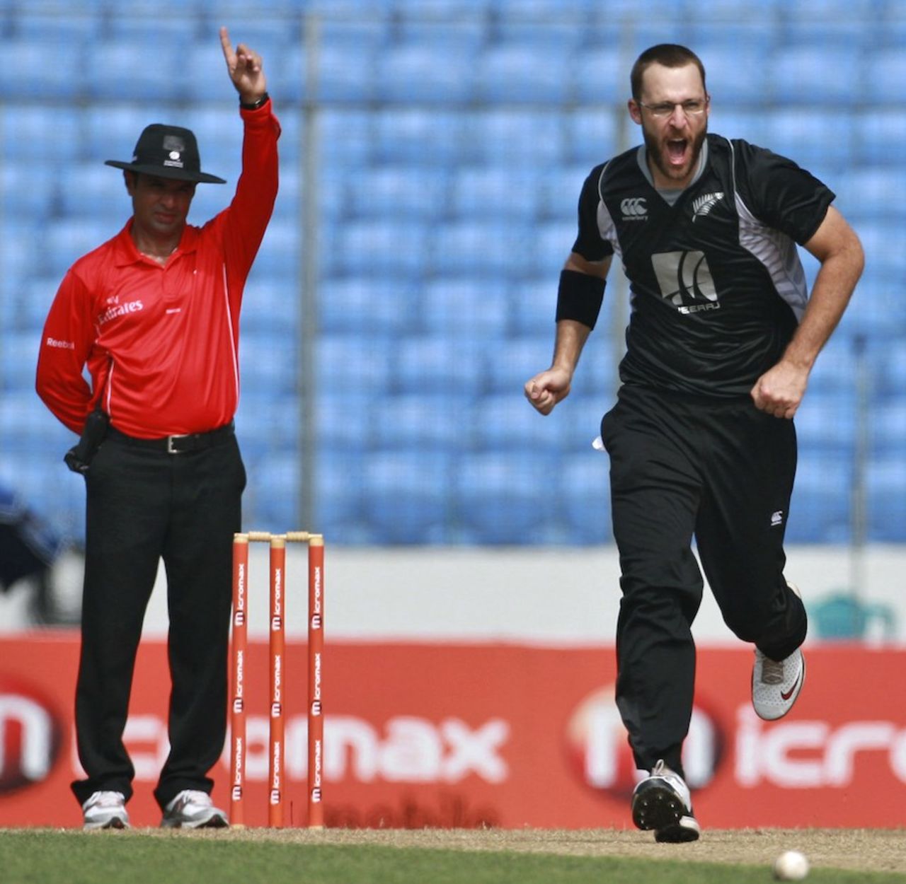 Daniel Vettori was New Zealand's best bowler, Bangladesh v New Zealand, 5th ODI, Mirpur, October 17, 2010