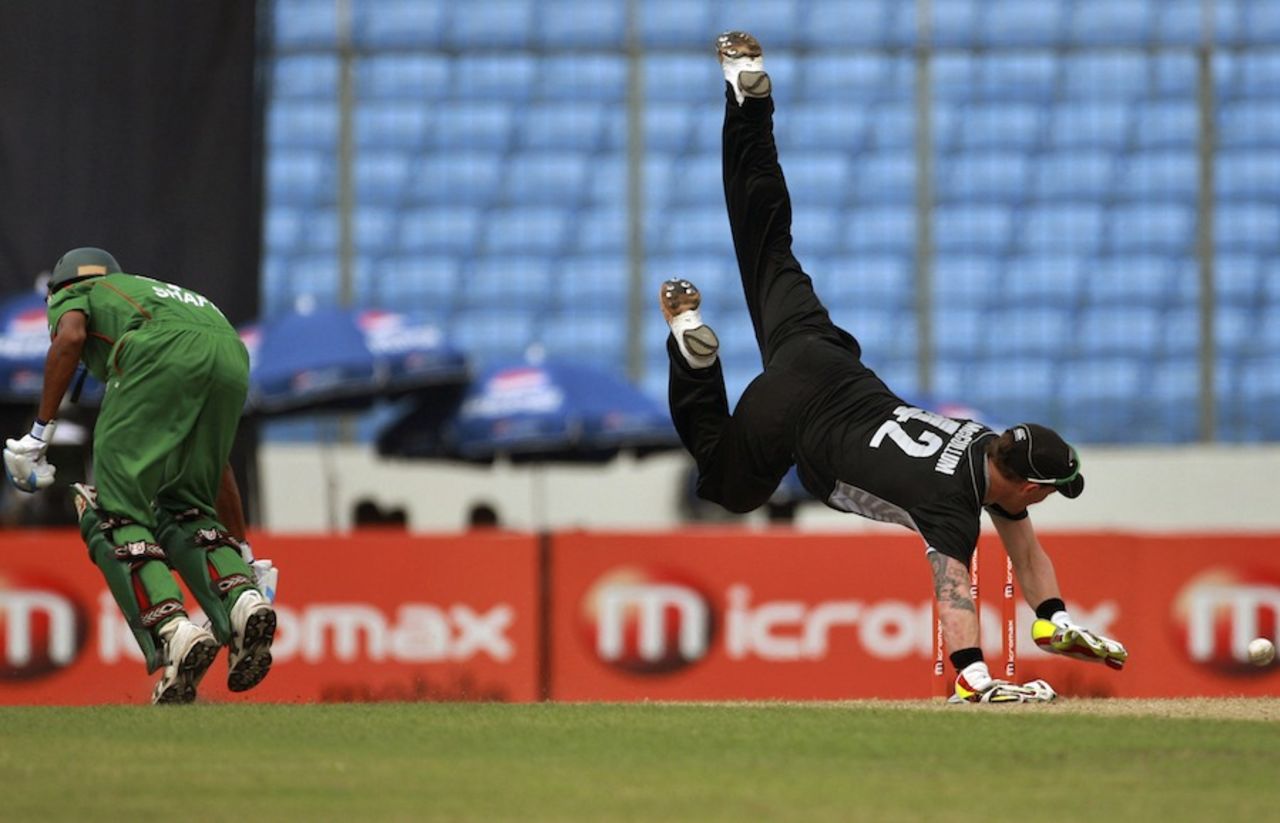 Brendon McCullum dives acrobatically, Bangladesh v New Zealand, 5th ODI, Mirpur, October 17, 2010