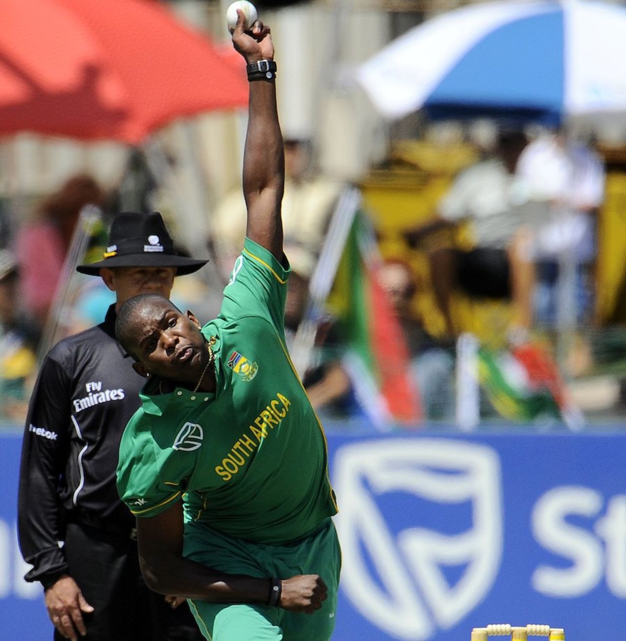 Lonwabo Tsotsobe is about to deliver, South Africa v Zimbabwe, 2nd ODI, Potchefstroom, October 17, 2010