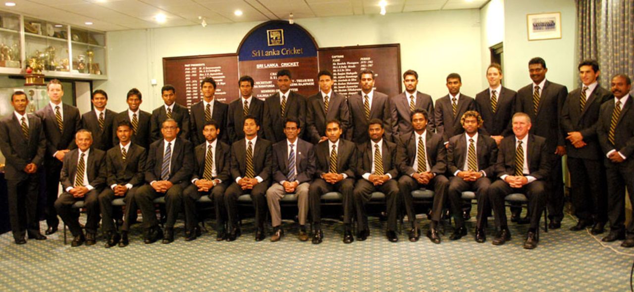 The Sri Lanka team at SLC headquarters before leaving for Australia, Colombo, October 18, 2010