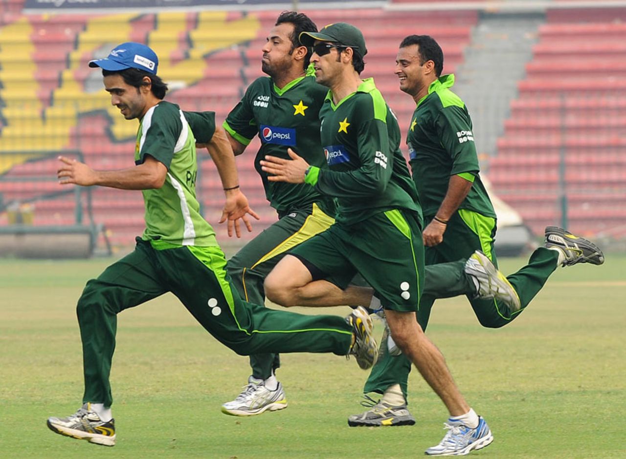 Fawad Alam, Wahab Riaz, Umar Gul and Tanvir Ahmed run during a practice session, Gaddafi Stadium, Lahore, October 18, 2010