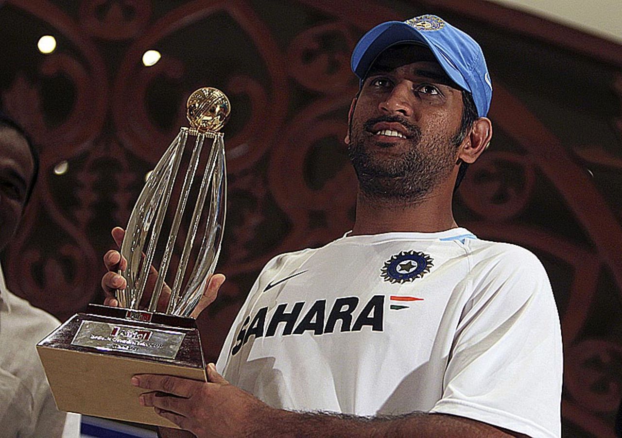 MS Dhoni with the series trophy, India v Australia, 3rd ODI, Margao, October 24, 2010