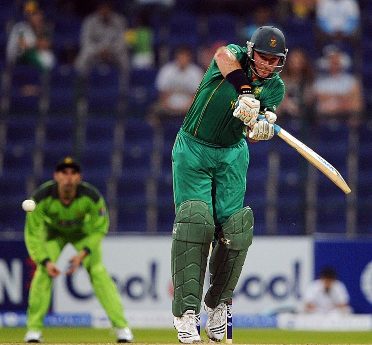 Graeme Smith top-scored with 38, Pakistan v South Africa, 2nd Twenty20, Abu Dhabi, October 27, 2010