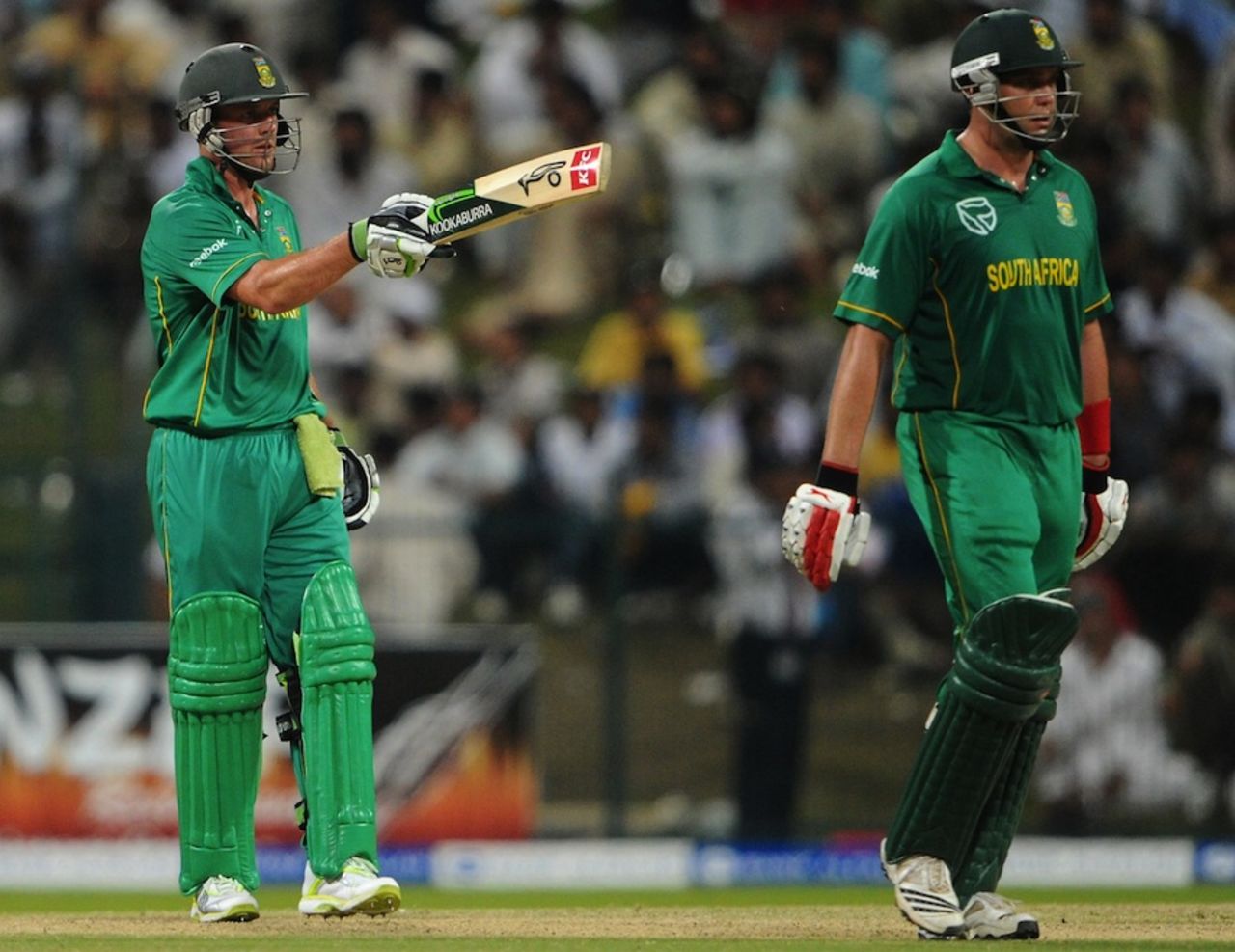 AB de Villiers reaches fifty, Jacques Kallis is drenched in sweat, Pakistan v South Africa, 1st ODI, Abu Dhabi, October 29, 2010