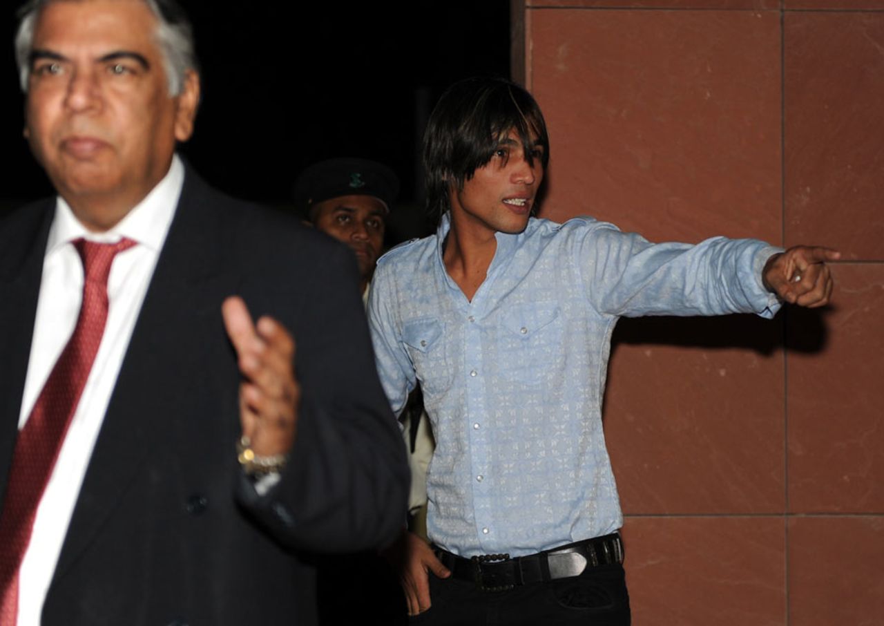 Mohammad Amir exits the ICC headquarters with a lawyer after the hearing into his suspension, Dubai, October 30, 2010