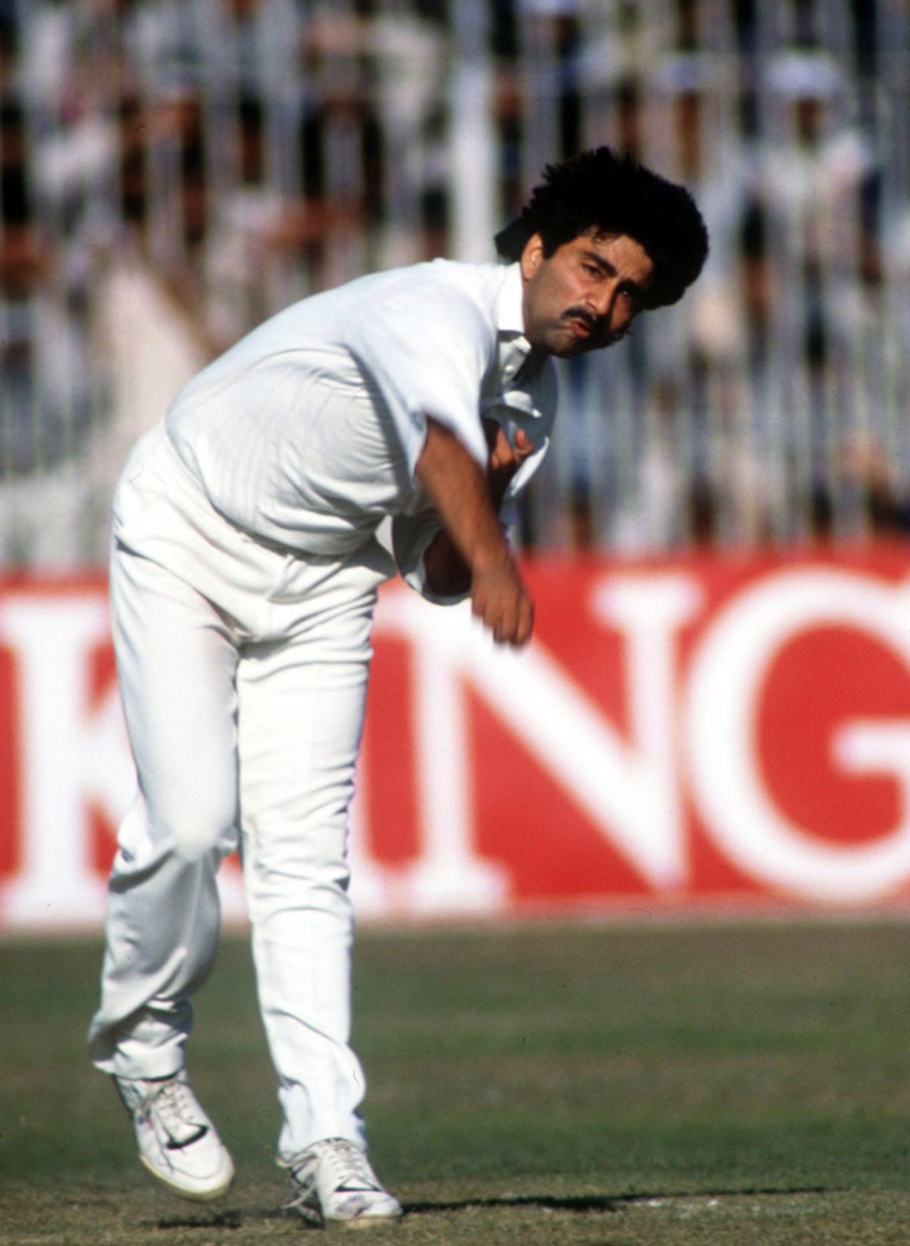 Manoj Prabhakar bowls against Pakistan