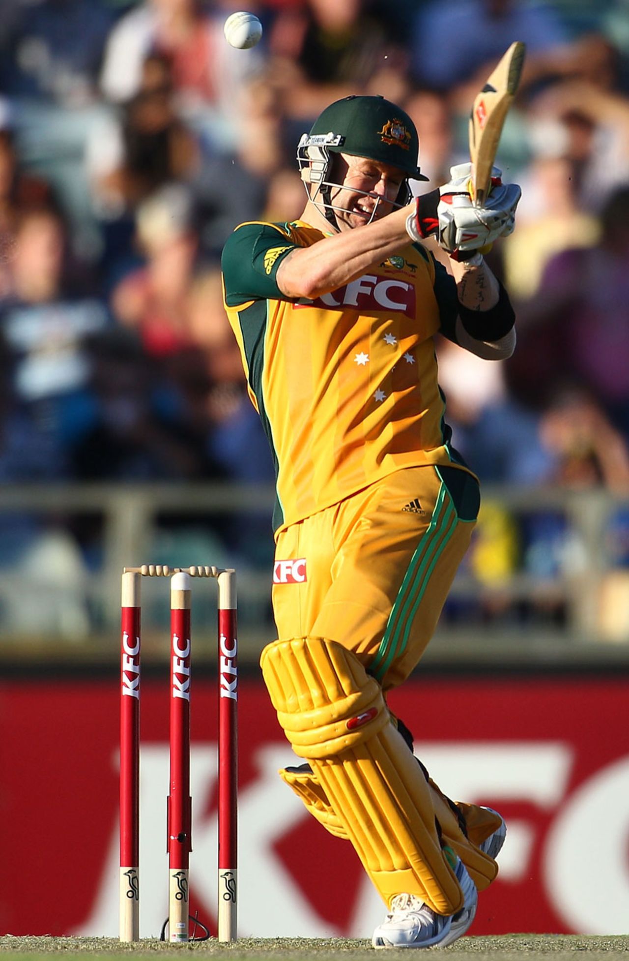 Michael Clarke is tested by the bouncer, Australia v Sri Lanka, Only Twenty20, Perth, October 31, 2010